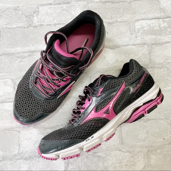 mizuno pink running shoes